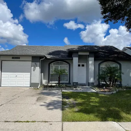 Cozy 3 Bedroom Home Close To Everything In Tampa!